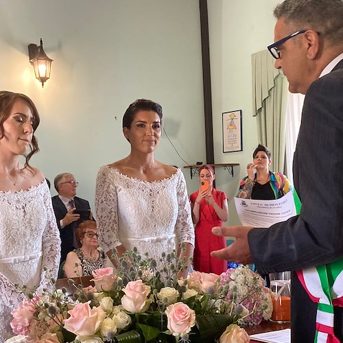 Fiori d'arancio per Valentina e Rossella: a Montoro celebrata la prima unione civile tra due donne