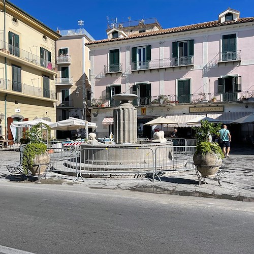 Fontana dei Leoni, “Minori per tutti” replica a Lembo: «Ingiusto darci la colpa, fummo gli unici a votare contro!»