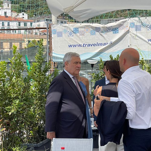 Forza Italia apre la campagna elettorale da Vietri sul Mare, Tajani in collegamento telefonico con Berlusconi /FOTO e VIDEO