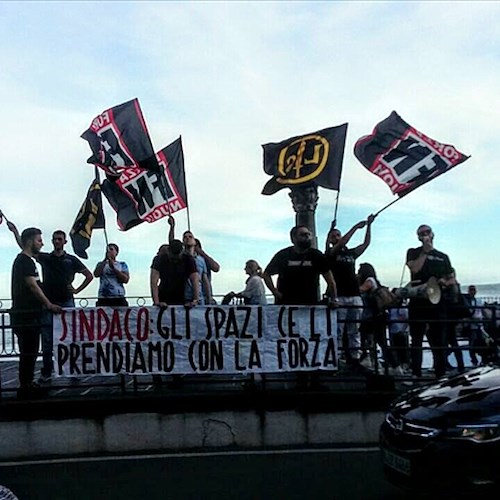 Forza Nuova scende in piazza ad Amalfi contro immigrazione clandestina [FOTO]