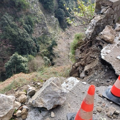 Frana a Furore, la Provincia si "esime" da spese lavori. Sindaco impone messa in sicurezza ai proprietari del terreno