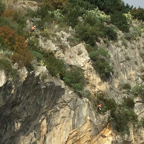 Frana Maiori, video-ispezione parete rocciosa con drone. Avviati lavori disgaggio [FOTO]