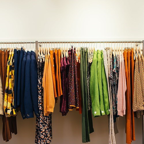 Frode fiscale nel “pronto moda” di Prato: scoperto giro di fatture false per circa 60 milioni, 21 indagati<br />&copy; Foto da Pexels