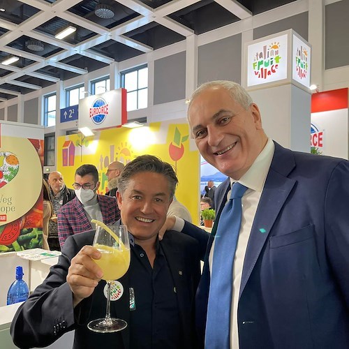 Fruit Logistica 2022: uno splendido pergolato di limoni illumina l’Italian Fruit Village di Berlino