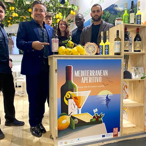 Fruit Logistica 2022: uno splendido pergolato di limoni illumina l’Italian Fruit Village di Berlino