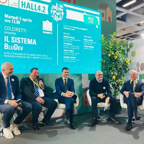 Fruit Logistica 2022: uno splendido pergolato di limoni illumina l’Italian Fruit Village di Berlino