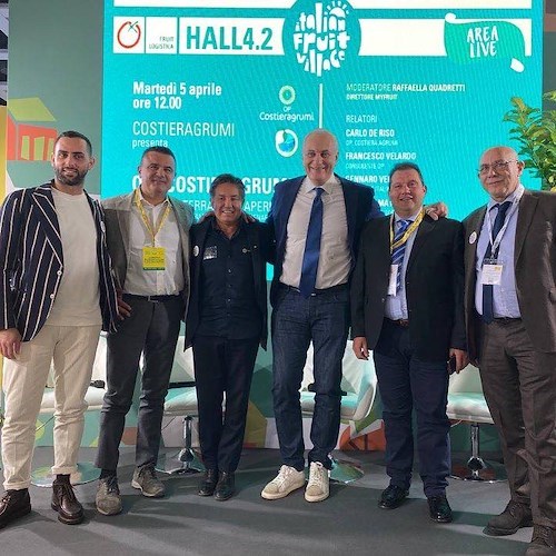 Fruit Logistica 2022: uno splendido pergolato di limoni illumina l’Italian Fruit Village di Berlino