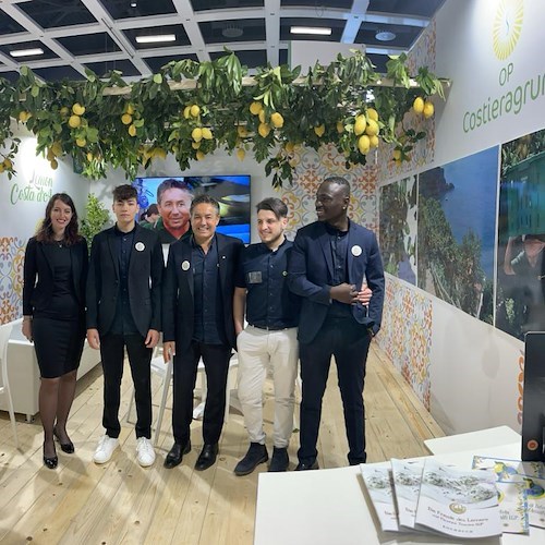 Fruit Logistica 2022: uno splendido pergolato di limoni illumina l’Italian Fruit Village di Berlino