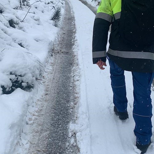 Fulmine colpisce ripetitore su Monte Sant’Angelo: disservizi telefonici a Tramonti
