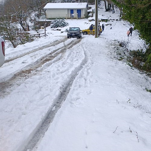 Fulmine colpisce ripetitore su Monte Sant’Angelo: disservizi telefonici a Tramonti