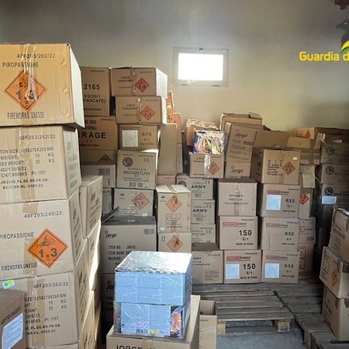 Fuochi d’artificio illegali, due maxi sequestri a Foggia e Cosenza