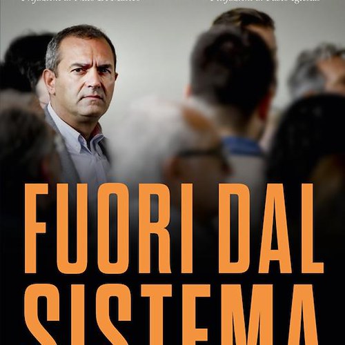 “Fuori dal sistema”, l'ex sindaco di Napoli Luigi De Magistris presenta il suo libro a Minori