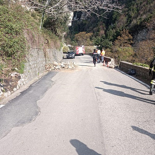 Furore, frana in località Bottara: strada chiusa al traffico 