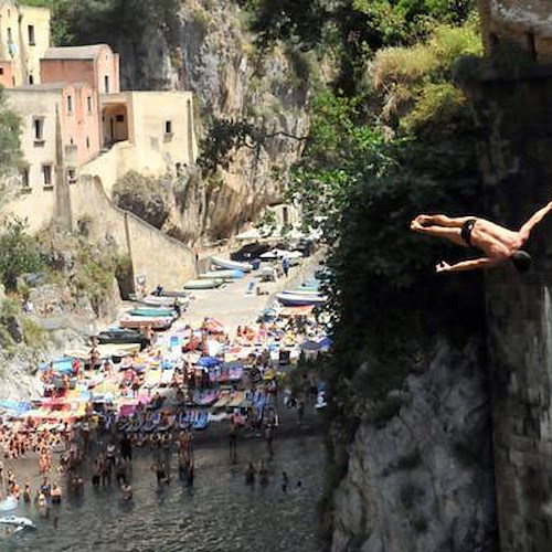 Furore: il 12 luglio torna Marmeeting, lo spettacolo dei tuffi da grandi altezze /VIDEO