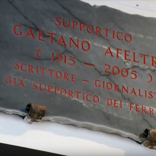 Gaetano Afeltra si riprende il cuore di Amalfi, nome del grande giornalista per sempre nella sua Città [FOTO]
