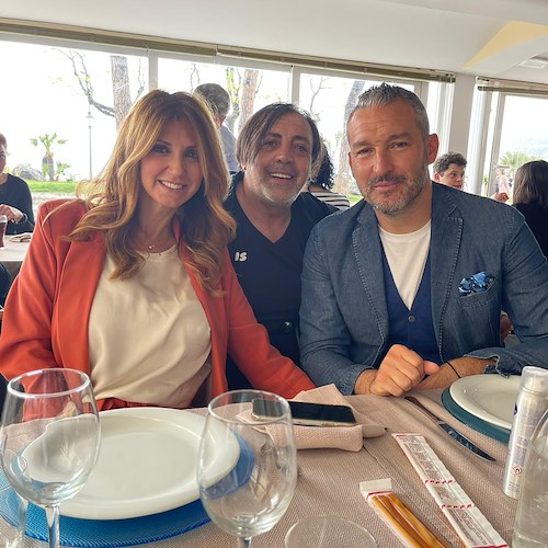 Gianluca Zambrotta con la famiglia a Maiori per festeggiare Mamma Rosa /foto