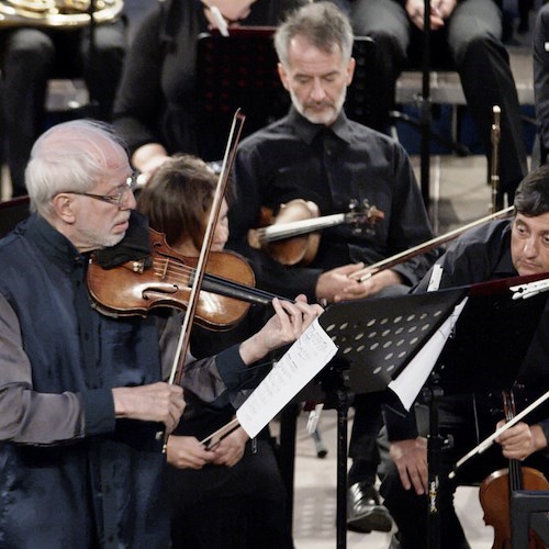 Gidon Kremer emoziona il "Ravello Festival", la leggenda del violino esegue Requiem per il popolo ucraino 