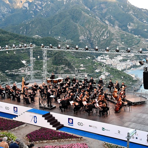 Gidon Kremer emoziona il "Ravello Festival", la leggenda del violino esegue Requiem per il popolo ucraino 