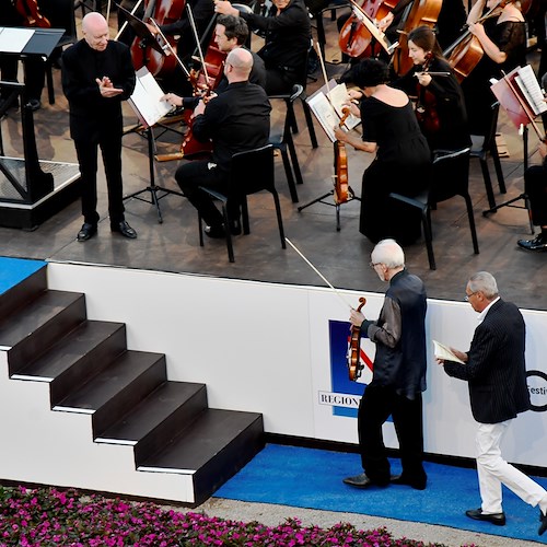 Gidon Kremer emoziona il "Ravello Festival", la leggenda del violino esegue Requiem per il popolo ucraino 