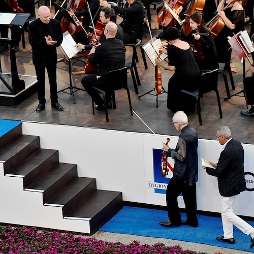 Gidon Kremer emoziona il "Ravello Festival", la leggenda del violino esegue Requiem per il popolo ucraino 