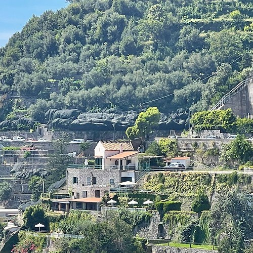 Giornata da bollino nero sulla Statale Amalfitana, traffico da Castiglione a Minori: nell'ingorgo anche un'ambulanza