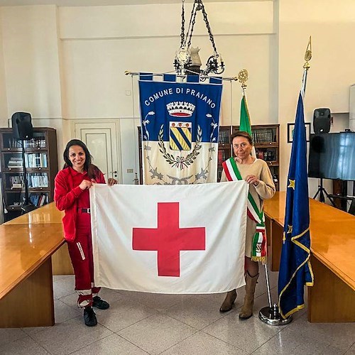 Giornata Mondiale della Croce Rossa e Mezzaluna Rossa, bandiere esposte dai palazzi comunali della Costa d'Amalfi