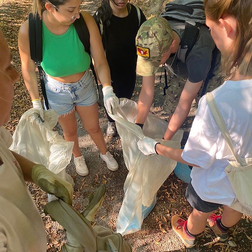 Giovani volontari da tutto il mondo ripuliscono Tramonti grazie al progetto "Make It Green"