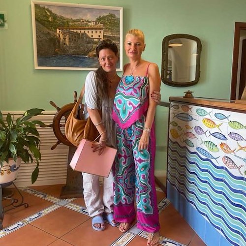 Giovanna Mezzogiorno si concede una vacanza in Costiera Amalfitana: per l'attrice soggiorno all'Hotel Marmorata 
