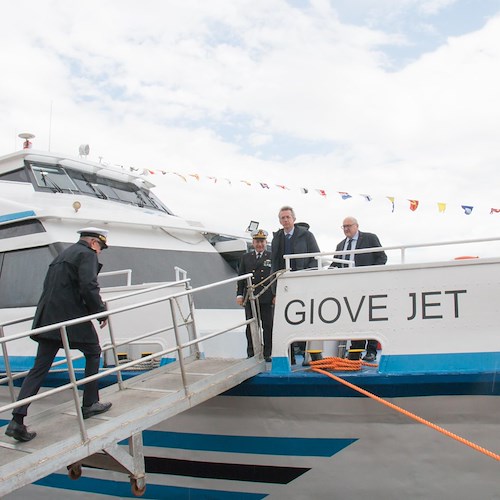 Giove Jet, il nuovo catamarano "green": nel golfo di Napoli comfort e sostenibilità per il trasporto marittimo