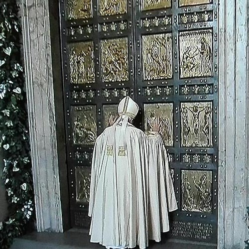 Giubileo, papa Francesco ha aperto la Porta Santa