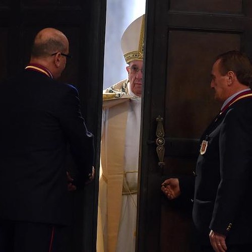 Giubileo, papa Francesco ha aperto la Porta Santa