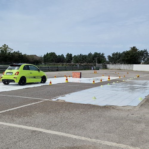 Gli agenti della Polizia municipale di Salerno e Maiori al Circuito del Sele per conseguire la patente di servizio