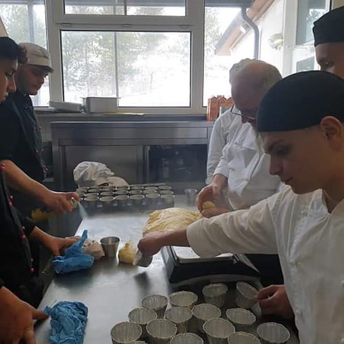 Gli studenti dell'Alberghiero di Maiori a Rivisondoli esaltano la cucina abruzzese [FOTO]
