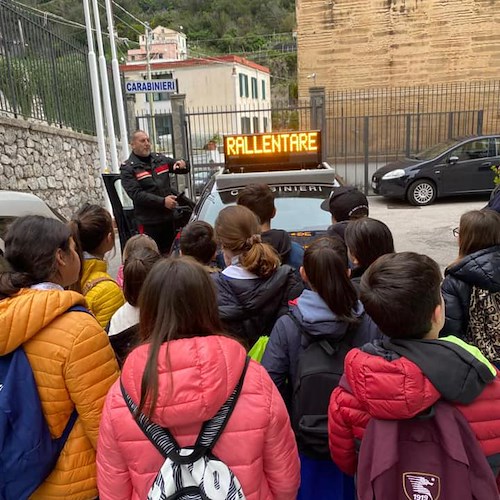 Gli studenti di Maiori alla scoperta del Comando della Compagnia dei Carabinieri di Amalfi /FOTO