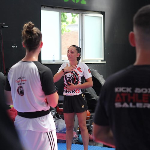 Gloria Peritore, la campionessa di kickboxing in visita a Salerno /foto