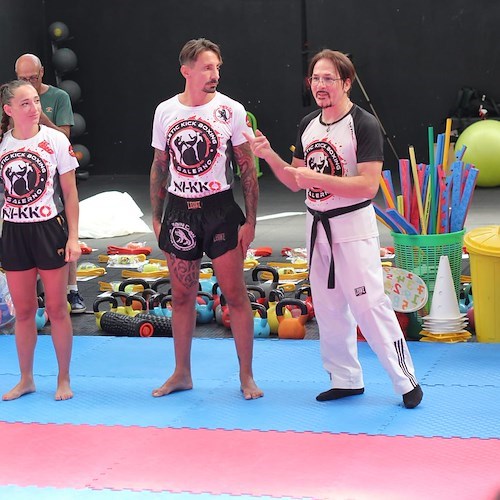 Gloria Peritore, la campionessa di kickboxing in visita a Salerno /foto
