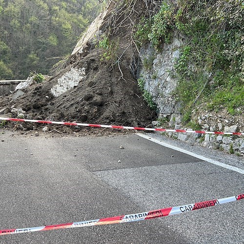 Grande frana a Cava de' Tirreni isola l'abbazia benedettina /FOTO e VIDEO