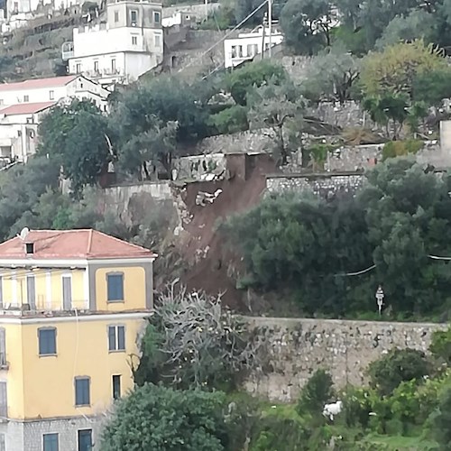 Grossa frana sulla 163 a Vettica di Amalfi: la Costiera è isolata [FOTO-VIDEO]
