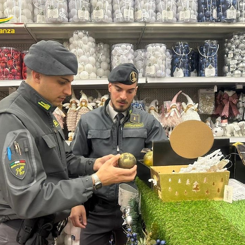 Guardia di Finanza: ancora un maxi sequestro di articoli natalizi non sicuri