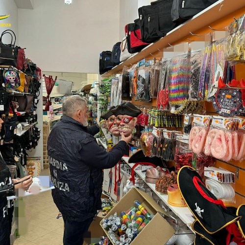 Guardia di Finanza di Salerno: sequestrati oltre 42.000 prodotti di Carnevale non sicuri