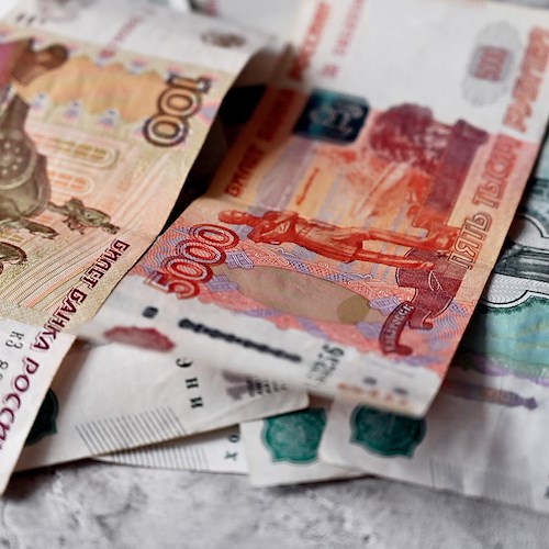 Guerra Russia-Ucraina, Putin obbliga pagamento gas con i rubli 