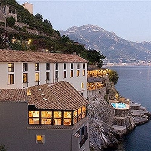 Hotel Marmorata di Ravello cerca responsabile bar, commis di sala e aiuto bagnanti