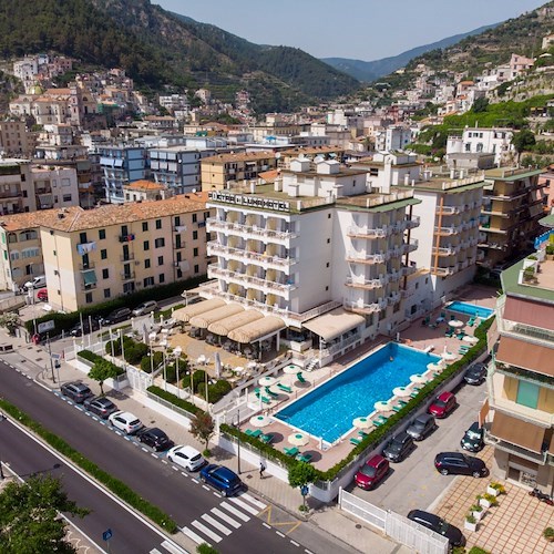 Hotel Pietra di Luna a Maiori amplia lo staff del Ristorante Mediterraneo e ricerca aiuto cuoco
