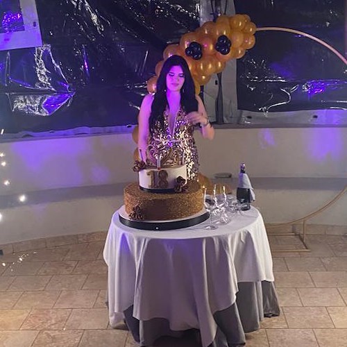 I 18 anni di Martina D'Amato: festa alla Torre Normanna con gli auguri di mamma e papà /foto /video