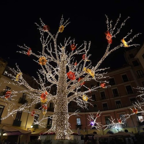 I Bronzi di Riace a Salerno per la kermesse del Natale “Luci d’Artista”: il progetto della Provincia