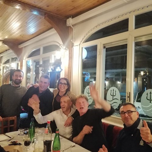 I Cinquantenni di Maiori si riuniscono al Ristorante Nettuno per festeggiare il mezzo secolo /foto