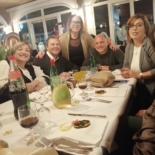 I Cinquantenni di Maiori si riuniscono al Ristorante Nettuno per festeggiare il mezzo secolo /foto