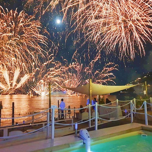 I fuochi di Santa Trofimena dalla spiaggia: 13 luglio apertura serale speciale dell’Otium Spa Mare