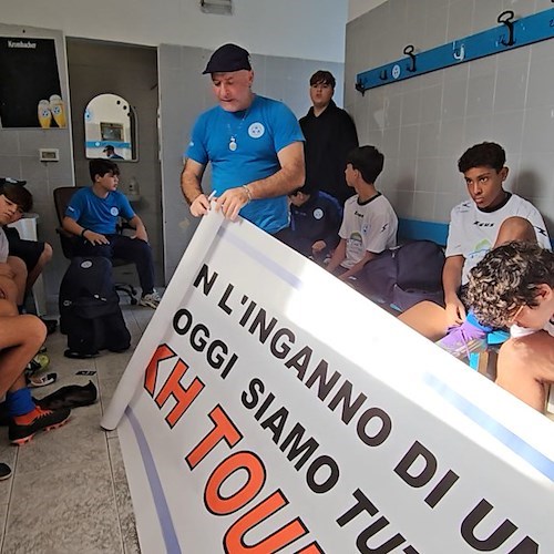 I giovani del Forio United ricordano Cheikh Touré: «A 18 anni si deve sognare, non morire»