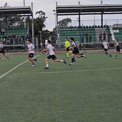 I giovani del Forio United ricordano Cheikh Touré: «A 18 anni si deve sognare, non morire»